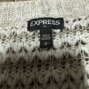 Grey/white express sweater